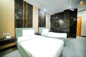 Postel nebo postele na pokoji v ubytování Legend Hotel Kalam