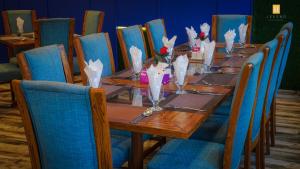 Reštaurácia alebo iné gastronomické zariadenie v ubytovaní Legend Hotel Skardu