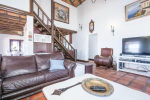 TV a/nebo společenská místnost v ubytování Welwitchia Home