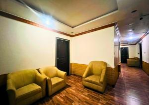 Posezení v ubytování New Islamabad Hotel