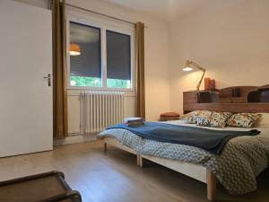 Χώρος καθιστικού στο Le CantoMerle - Parking gratuit sur place - Terrasse - Jardin - Appartement au bord du canal - 2 à 3 personnes