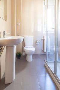 Ένα μπάνιο στο Santander Centro I 3 Hab I Wifi I Smart TV