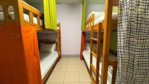 Narivoodi või narivoodid majutusasutuse Center.Center Hostel toas