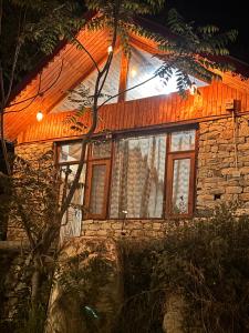 Fotografie z fotogalerie ubytování The Cozy Cabin, Jibhi v destinaci Banjār + 24 fotografií