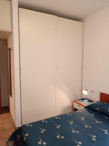 a bedroom with a large bed and a large closet at Domus Lavinia in Badesi