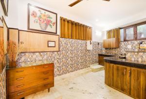 Kuchyň nebo kuchyňský kout v ubytování House Of Comfort Delhi
