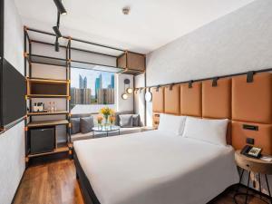 Uma cama ou camas num quarto em Ibis World Trade Centre