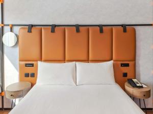 Uma cama ou camas num quarto em Ibis World Trade Centre