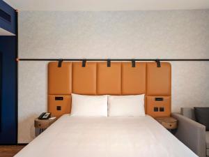 Uma cama ou camas num quarto em Ibis World Trade Centre