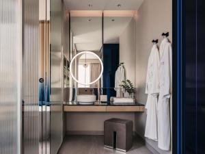 Mondrian Singapore Duxton的一间浴室