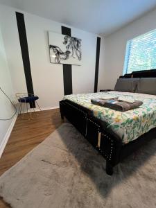 Postel nebo postele na pokoji v ubytování SLEEK LUXE GEM DownTown Dallas 2Bd 2Ba