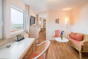 TV a/nebo společenská místnost v ubytování Hotel Inselfriede