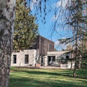 Κήπος έξω από το Maison Architecte, Parc arboré & BBQ, 10 min du circuit