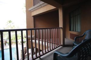 Holiday Inn Phoenix/Chandler by IHG的阳台或露台