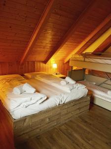Posteľ alebo postele v izbe v ubytovaní Hotel Tarvisio Four Seasons