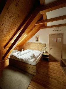 Posteľ alebo postele v izbe v ubytovaní Hotel Tarvisio Four Seasons