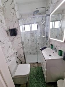 Ein Badezimmer in der Unterkunft Ocean View Penthouse