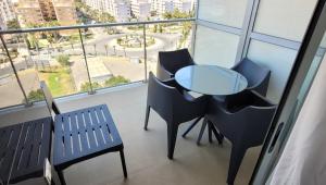Balkón nebo terasa v ubytování Miramar apartamentos Cosmos