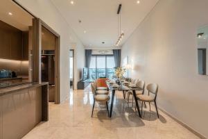 ครัวหรือมุมครัวของ Modern Apartment The MarQ D1