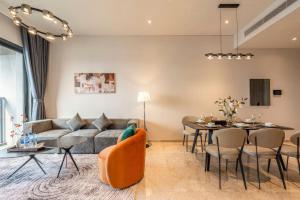 พื้นที่นั่งเล่นของ Modern Apartment The MarQ D1