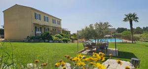 สระว่ายน้ำที่อยู่ใกล้ ๆ หรือใน Gîte Palma, vue exceptionnelle vallée Provençale