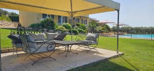 สระว่ายน้ำที่อยู่ใกล้ ๆ หรือใน Gîte Palma, vue exceptionnelle vallée Provençale