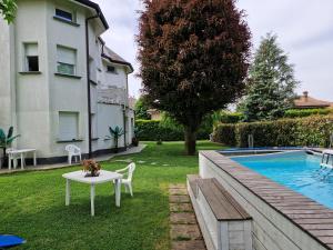 Bazén v ubytování BeB Casa di Lia nebo v jeho okolí