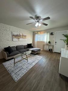Posezení v ubytování 1 STATE FAIR l DT Dallas l FIFA READY l Staycation 1Bd1Ba