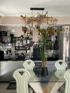 a kitchen with a glass table and some chairs at Cœur du vieux Lyon et zone de loisir in Lyon