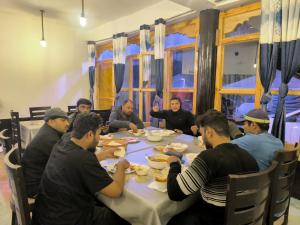 Tyakshi Summer Camp餐厅或其他用餐的地方