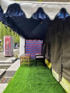 Tyakshi Summer Camp外面的花园