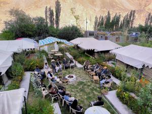 Tyakshi Summer Camp外面的花园