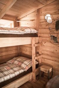 Postelja oz. postelje v sobi nastanitve Treehouse Šumava