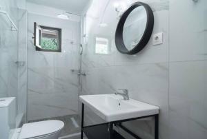 A bathroom at Barbara house