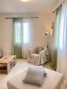 Ruang duduk di ANCH Apartment