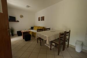 Posedenie v ubytovaní Apartmani Kežić Drvenik
