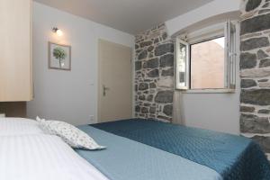Postel nebo postele na pokoji v ubytování Apartments Nikolina