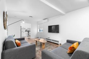Uma TV ou centro de entretenimento em Hotel Laurence