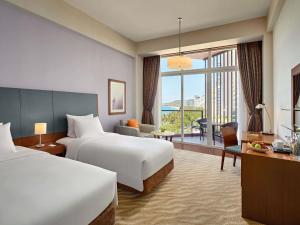 Postel nebo postele na pokoji v ubytování Novotel Nha Trang