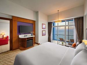 Postel nebo postele na pokoji v ubytování Novotel Nha Trang