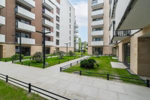 a courtyard in an apartment building with grass and buildings at Kawalerka z Klimatem in Szczecin