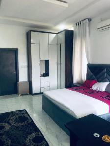Ένα ή περισσότερα κρεβάτια σε δωμάτιο στο The Guest Room