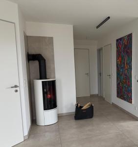 a living room with a fireplace in a white wall at FeWo Clara - Ferienhaus Hiddensee in Kloster