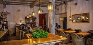 a bar with tables and chairs in a restaurant at Steinhäuser Hof in Neustadt an der Weinstraße