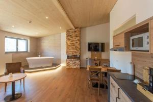 Kuchyň nebo kuchyňský kout v ubytování Hotel Waldblick