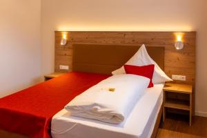 Postel nebo postele na pokoji v ubytování Hotel Waldblick