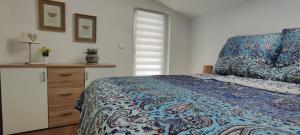 a bedroom with a bed and a dresser at Diemelsee Chalet - romantisches Ferienhaus im Sauerland Nähe Willingen Winterberg mit Seeblick in Diemelsee