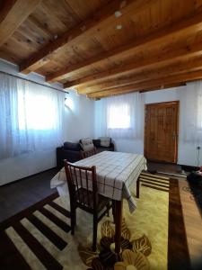 a living room with a table and a couch at Cabana Livada Merilor in Băile Govora