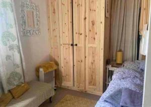Postel nebo postele na pokoji v ubytování 1 Bedroom -Sleeps 3-Dog friendly-Garden-Riverside