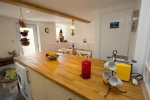 Köök või kööginurk majutusasutuses Luxury Spacious Cottage with River Views +24 fotot